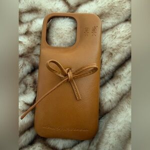 Urban sophistication The Soap Case - Delicate Bow in Leathery Toast